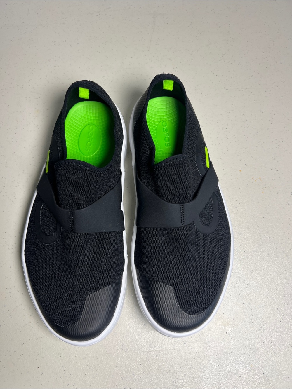 Oofos OOmg Low Mesh Sport Recovery Sneakers Mens 9.5 Black White Slip-On Light